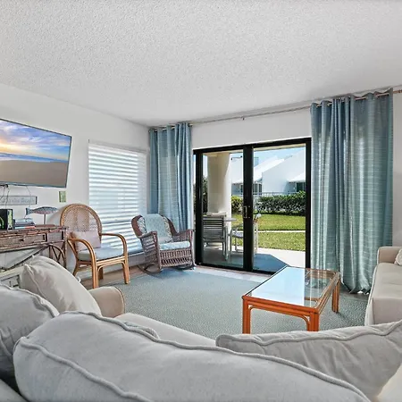 Ground Floor Beachfront With Steps To The Beach And Pool & Beach Access